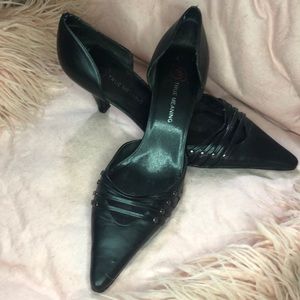 Black pumps